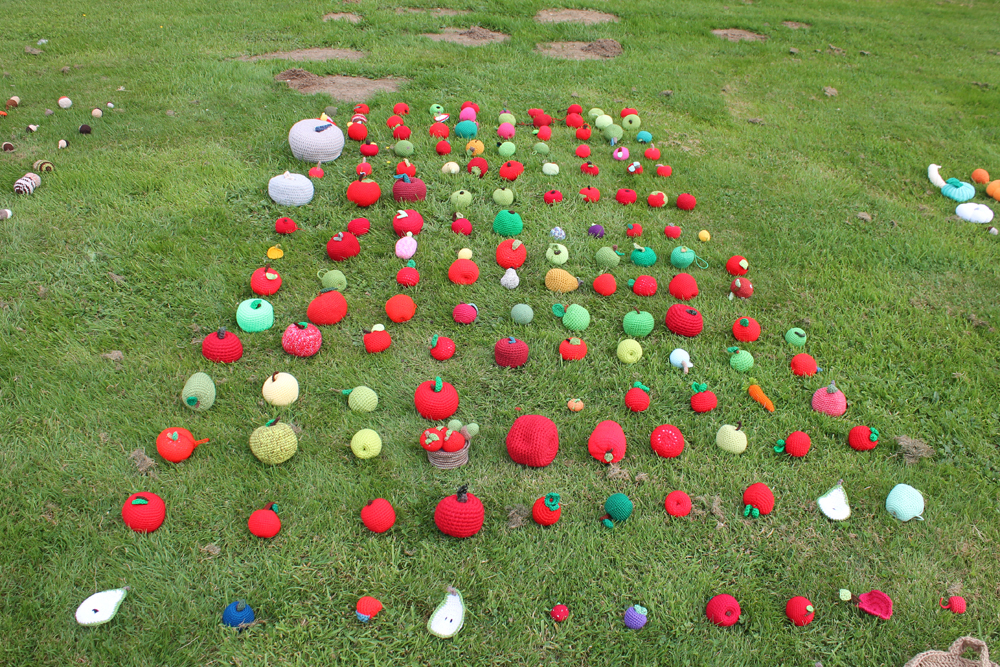 hundreds of crochet apples being counted for world record attempt