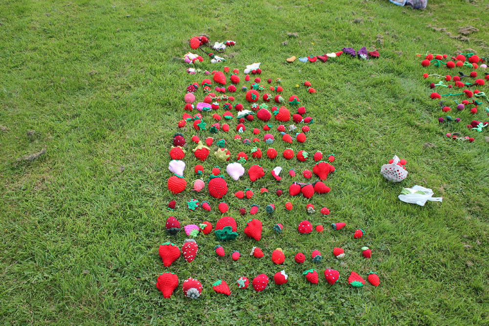 hundreds of crochet strawberries being counted for world record attempt