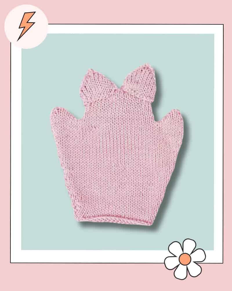 Knitted pig bath mitt with gathered snout and pointed ears, baby bath mitt knitting pattern in pink DK cotton