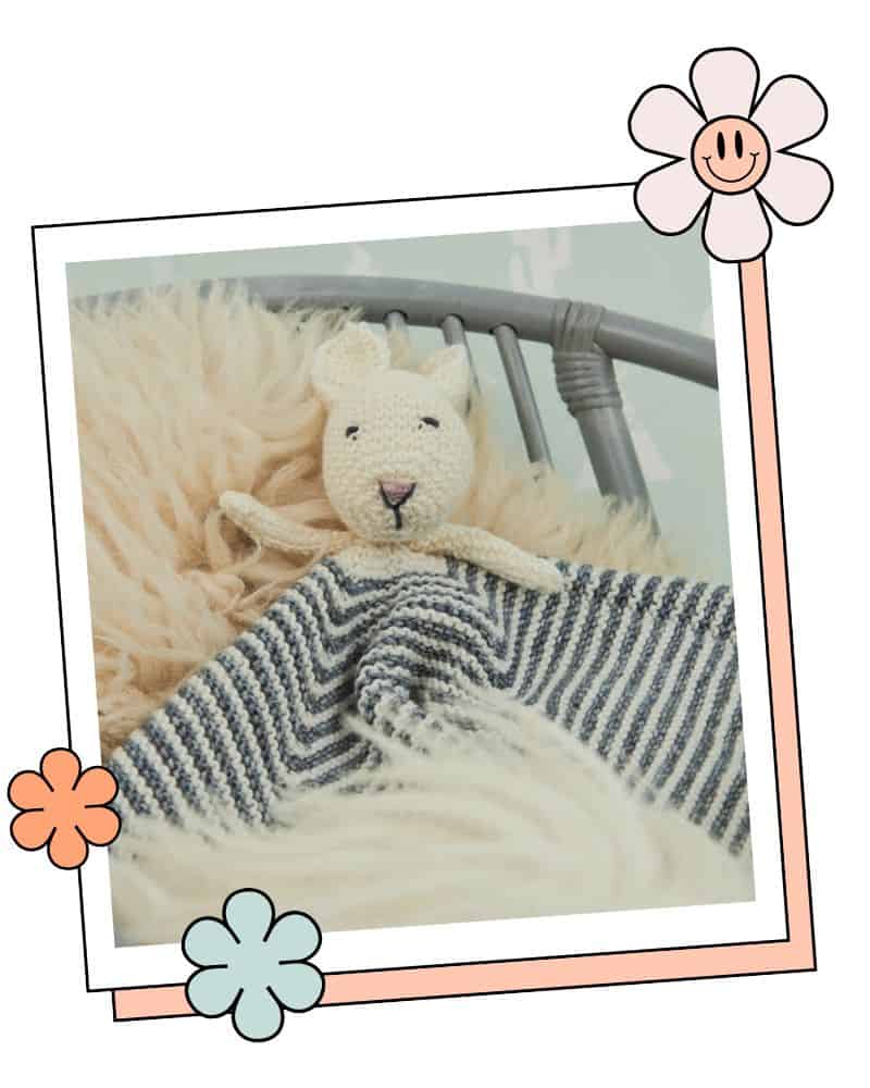 baby bunny blanket knitting pattern, comforter knitting pattern for scheepjes yarn designed by jane burns