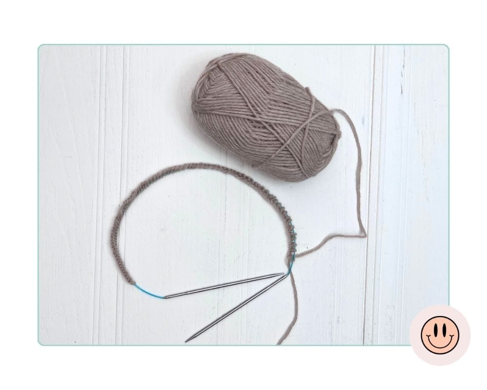 Collar cast-on for a top-down seamless children's cardigan, worked on 3.25mm circular needles in DK weight yarn how-to-knit-a-top-down-cardigan-for-kids