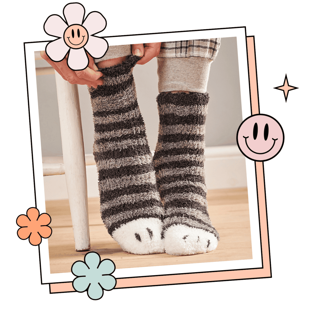 cosy cat paw socks knitting pattern for the family