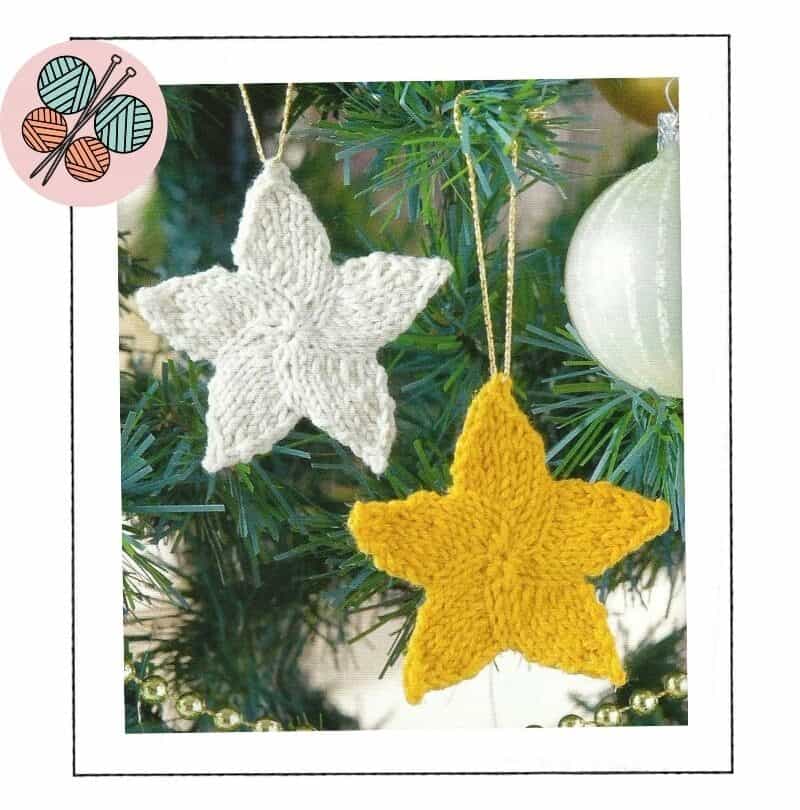 free knitted christmas star pattern, cream and gold knitted stars hanging on a christmas tree